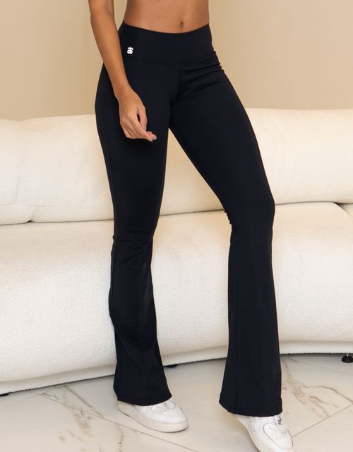 F030 - Calça fitness flare em suplex lite de poliamida.