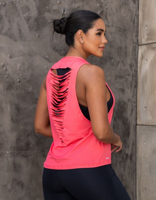 F165 - Regata fitness customizada nas costas.