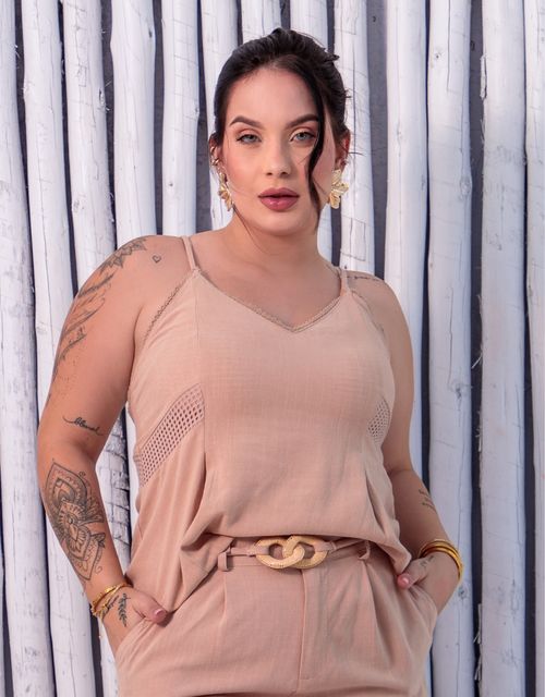 B553 - Blusa de alça com detalhe de telinha na lateral.