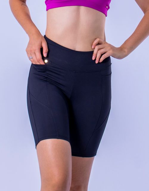 F316 - Short com recortes e bolso.