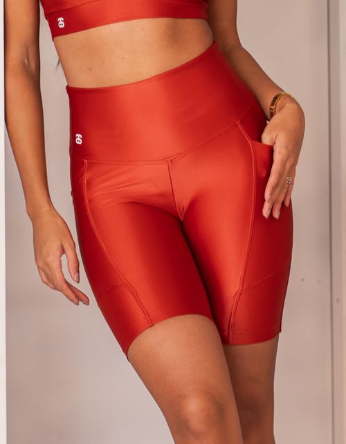 F487- Short meia coxa com bolso, cos aredondado na frente.