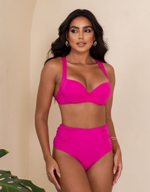 Sutiã estruturado com bojo e base e alças cruzadas nas costas + Calcinha hot pant bumbum largo, franzida