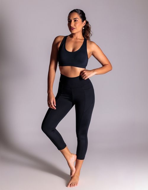 Top reforçado nadador fitness com bojo removível  + Calça corsario capri fitness em suplex com recortes e bolsos
