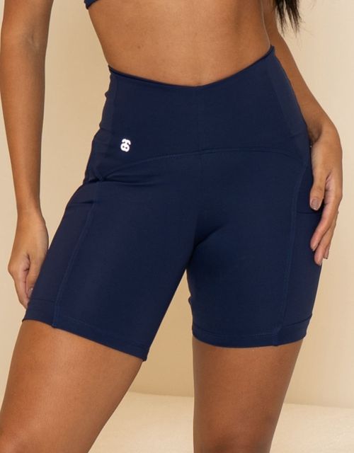F365 - Short meia coxa cos alto com bolso lateral.