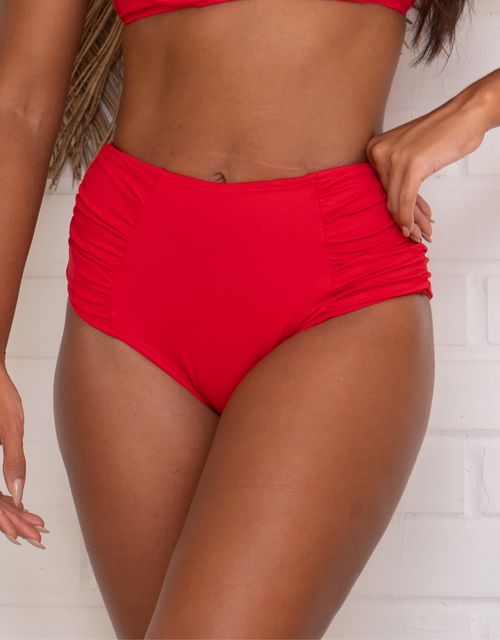 B096 - Calcinha hot pant bumbum largo, franzida na lateral.