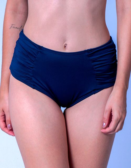 B096 - Calcinha hot pant bumbum largo, franzida na lateral.