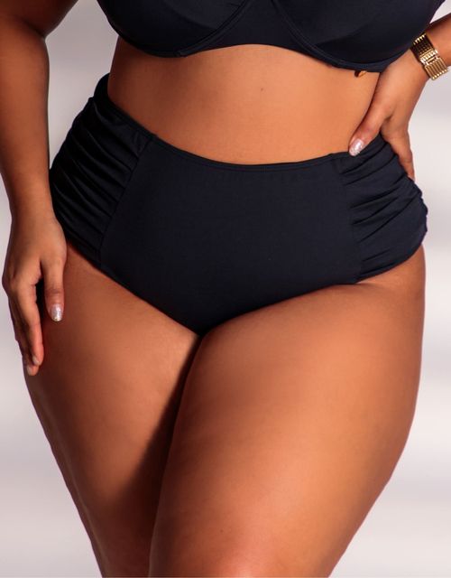 B096 - Calcinha hot pant bumbum largo, franzida na lateral.
