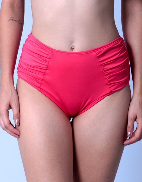 B096 - Calcinha hot pant bumbum largo, franzida na lateral.
