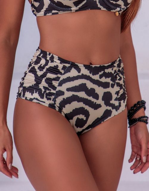 B096 - Calcinha hot pant bumbum largo, franzida na lateral.