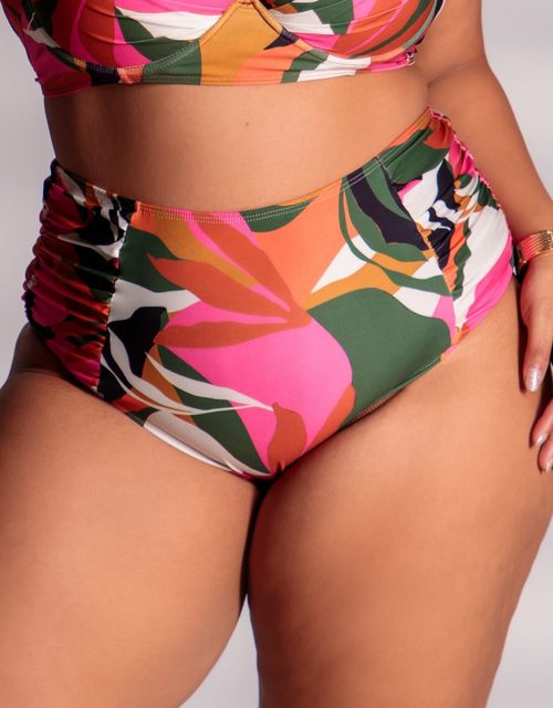 B096 - Calcinha hot pant bumbum largo, franzida na lateral.