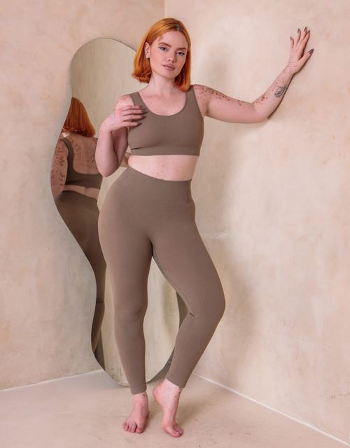 F511 - Conjunto de top e calça sem costura.