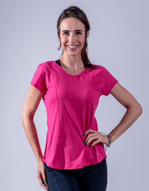 F330 - Blusa manga curta estilo camiseta (soltinha), com decote em v nas costas e detalhe em ponto trançado.