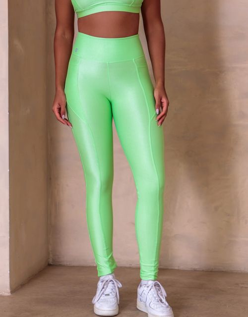 F420F - Legging fitness com bolso e recortes.