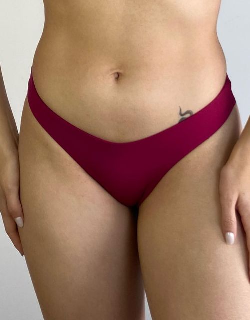 B285SB - Calcinha Asa Delta Franzida no Bumbum em Tecido Sem Brilho.