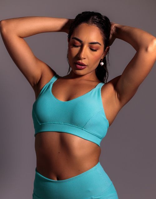 F327P - Top reforcado alcas retas fitness bojo removivel, alças largas com recortes frontais.