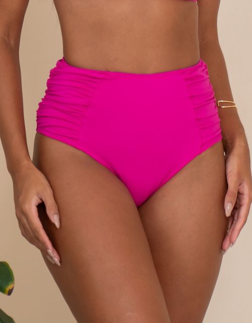 B096 - Calcinha hot pant bumbum largo, franzida na lateral.