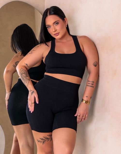 F512 - Conjunto de top e short sem costura.