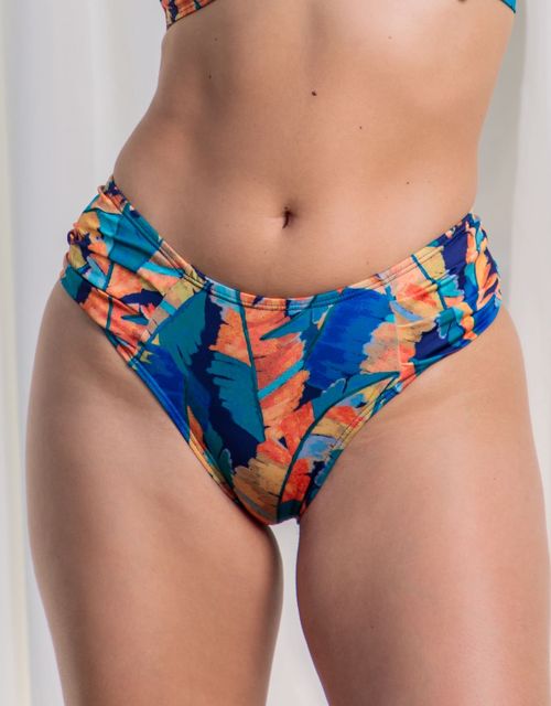 B074c - Calcinha lateral larga e bumbum largo.