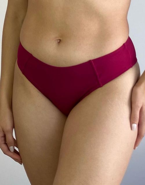 B514 - Calcinha lateral media e bumbum medio (tanga), rebatido na frente.