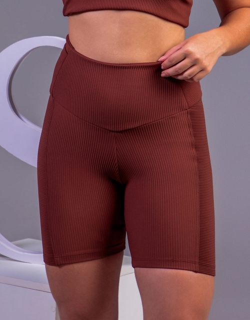 F539 - short meia coxacom bolso na lateral do cós , tecido Paris.