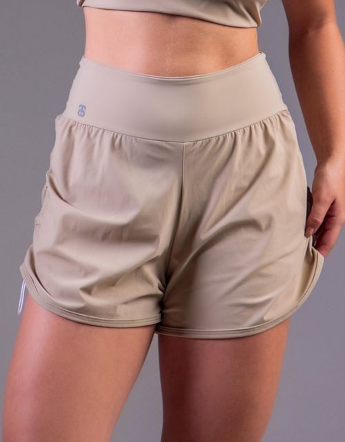 F522 - Short fitness sobreposto com ajustador lateral.