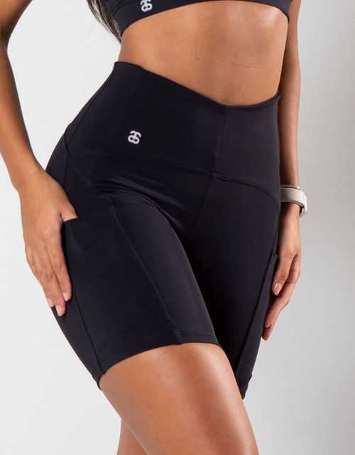 F365 - Short meia coxa cos alto com bolso lateral.